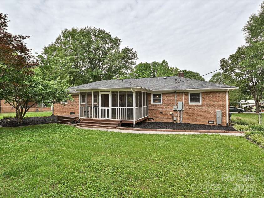 407 Buckoak Street, Stanley, NC 28164.  MLS# CAR4261015, YatesRealty ID 21421. 