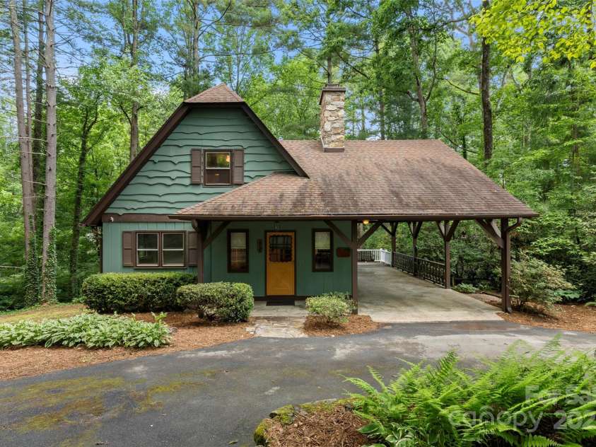 212 Ohara Circle, Hendersonville, NC 28739.  MLS# CAR4271528, YatesRealty ID 21422. 