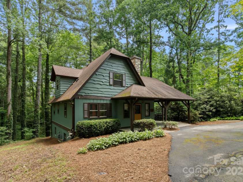 212 Ohara Circle, Hendersonville, NC 28739.  MLS# CAR4271528, YatesRealty ID 21422. 