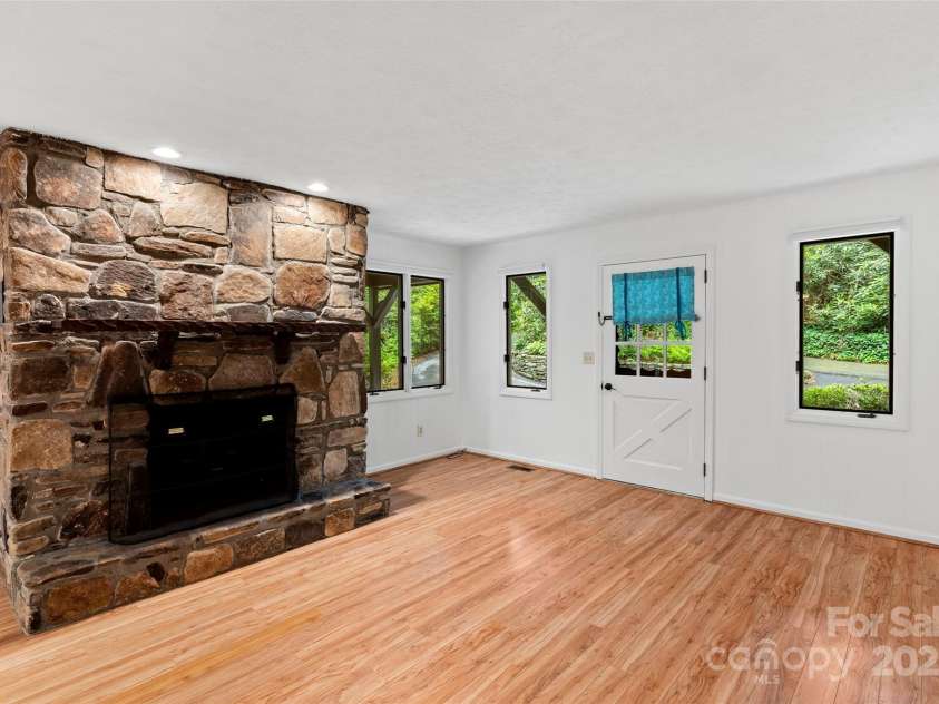 212 Ohara Circle, Hendersonville, NC 28739.  MLS# CAR4271528, YatesRealty ID 21422. 