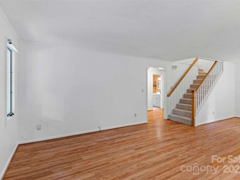 212 Ohara Circle, Hendersonville, NC 28739.  MLS# CAR4271528, YatesRealty ID 21422. 