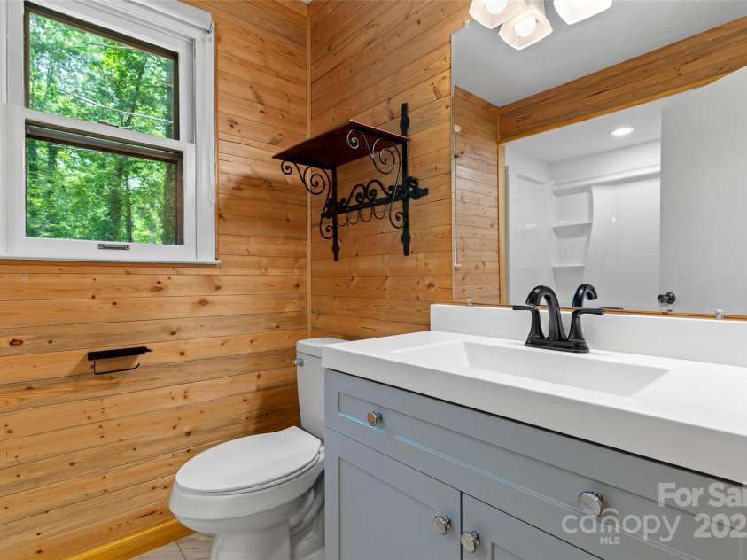 212 Ohara Circle, Hendersonville, NC 28739.  MLS# CAR4271528, YatesRealty ID 21422. 