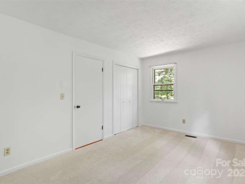 212 Ohara Circle, Hendersonville, NC 28739.  MLS# CAR4271528, YatesRealty ID 21422. 