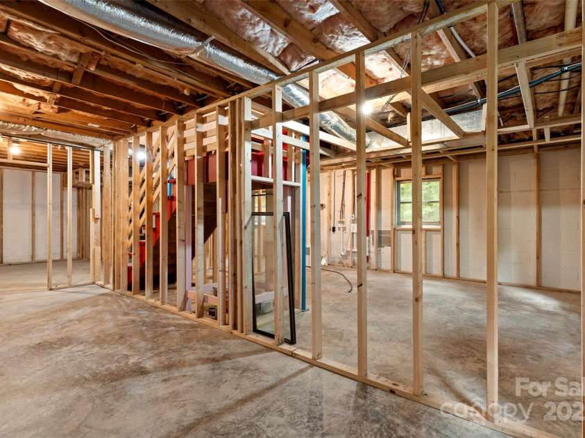 212 Ohara Circle, Hendersonville, NC 28739.  MLS# CAR4271528, YatesRealty ID 21422. 