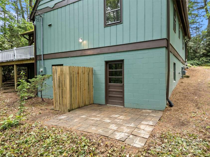 212 Ohara Circle, Hendersonville, NC 28739.  MLS# CAR4271528, YatesRealty ID 21422. 