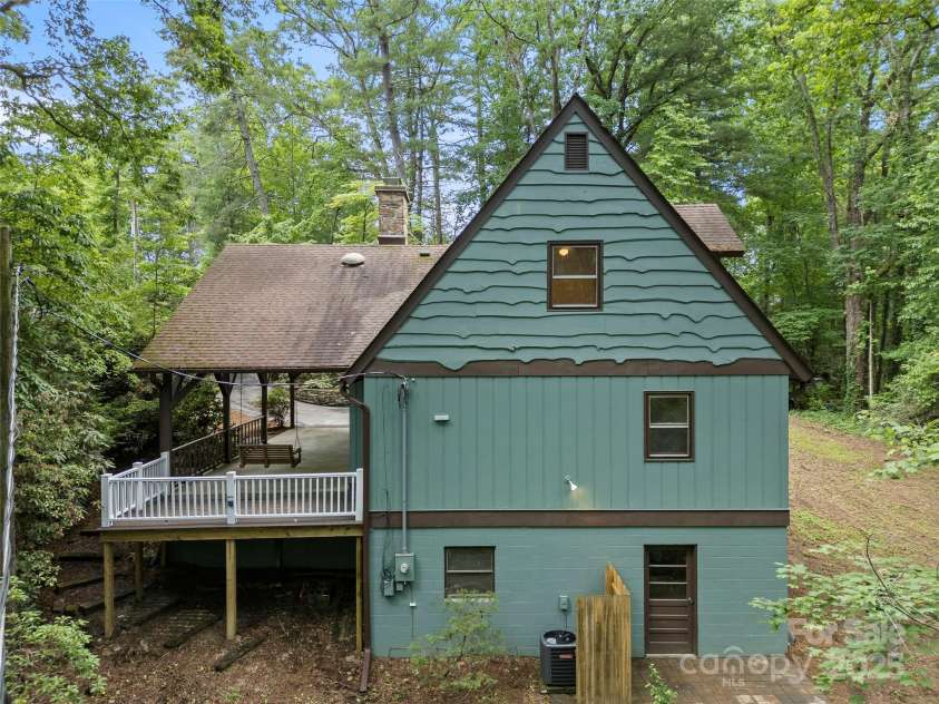 212 Ohara Circle, Hendersonville, NC 28739.  MLS# CAR4271528, YatesRealty ID 21422. 