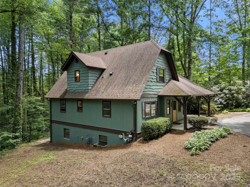212 Ohara Circle, Hendersonville, NC 28739.  MLS# CAR4271528, YatesRealty ID 21422. 