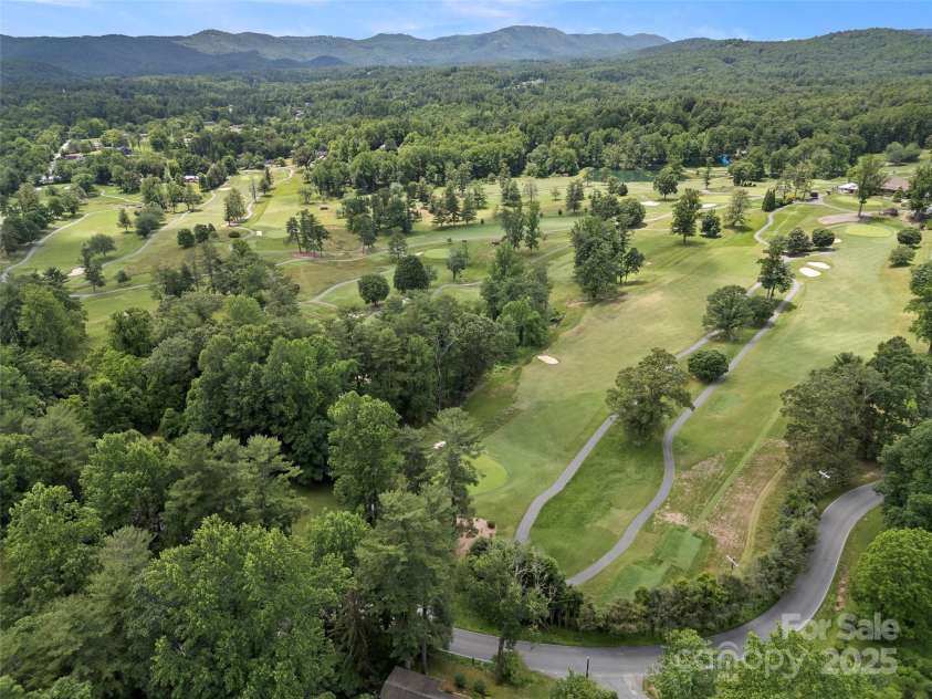 212 Ohara Circle, Hendersonville, NC 28739.  MLS# CAR4271528, YatesRealty ID 21422. 