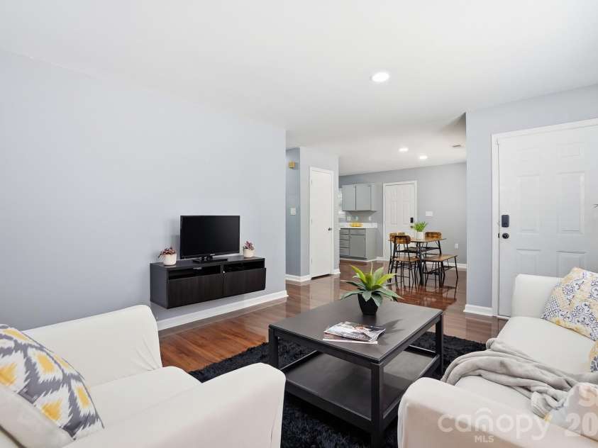 906 Key Street, Charlotte, NC 28208.  MLS# CAR4371641, YatesRealty ID 21423. 