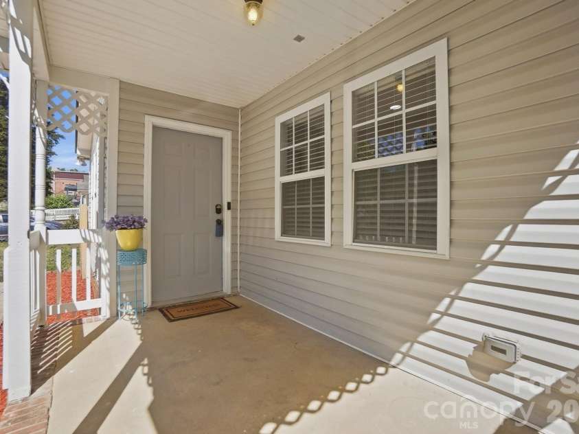 906 Key Street, Charlotte, NC 28208.  MLS# CAR4371641, YatesRealty ID 21423. Covered porch.