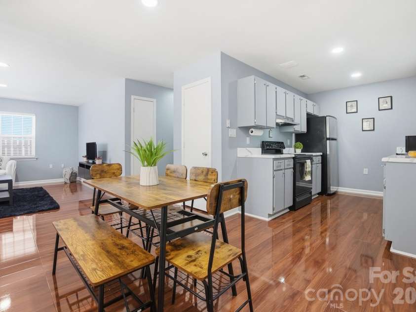 906 Key Street, Charlotte, NC 28208.  MLS# CAR4371641, YatesRealty ID 21423. Dining area off the kitchen.