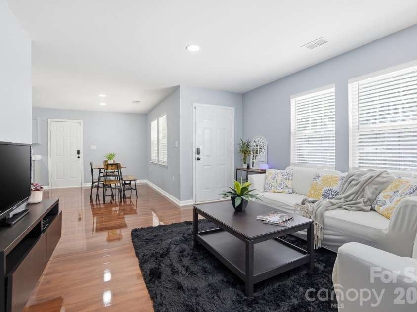 906 Key Street, Charlotte, NC 28208.  MLS# CAR4371641, YatesRealty ID 21423. Space to spread out.