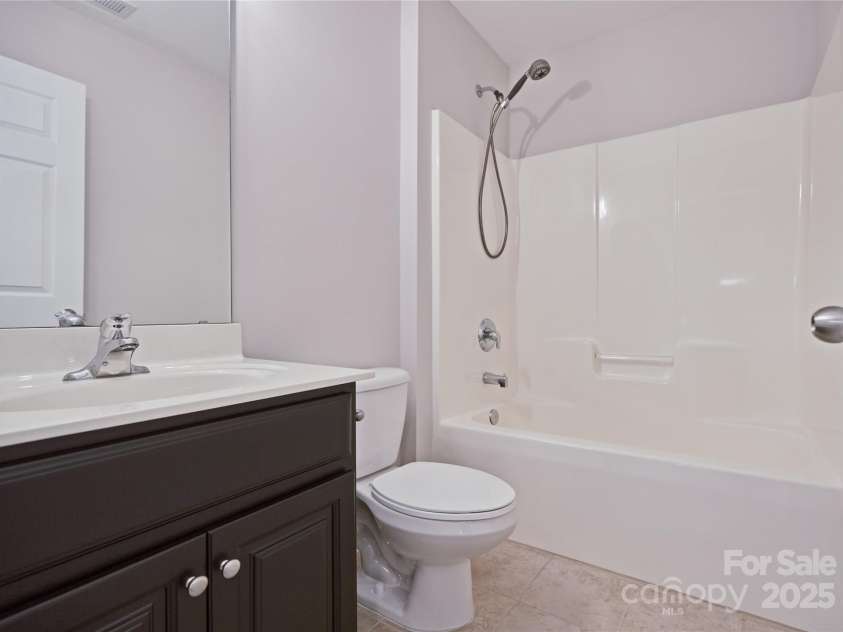 1365 Winged Foot Drive, Denver, NC 28037.  MLS# CAR4252167, YatesRealty ID 21424. Ensuite bathroom in upper level