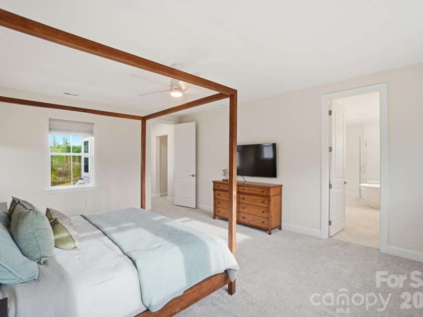 805 Lakeforest Drive, Belmont, NC 28012.  MLS# CAR4367985, YatesRealty ID 21424. 