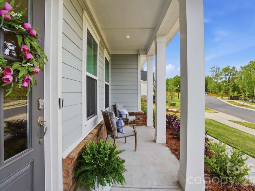 805 Lakeforest Drive, Belmont, NC 28012.  MLS# CAR4367985, YatesRealty ID 21424. 