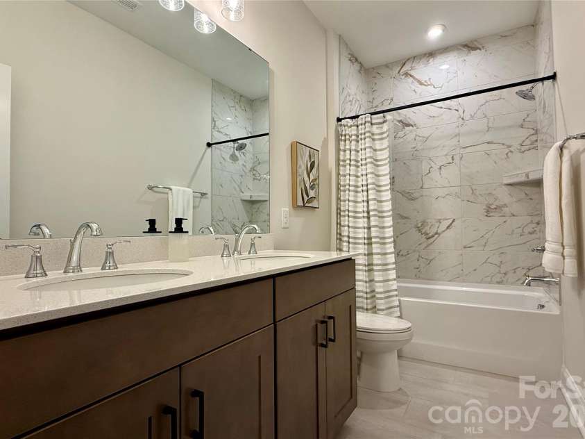 805 Lakeforest Drive, Belmont, NC 28012.  MLS# CAR4367985, YatesRealty ID 21424. Hall Bath w Dual Vanities