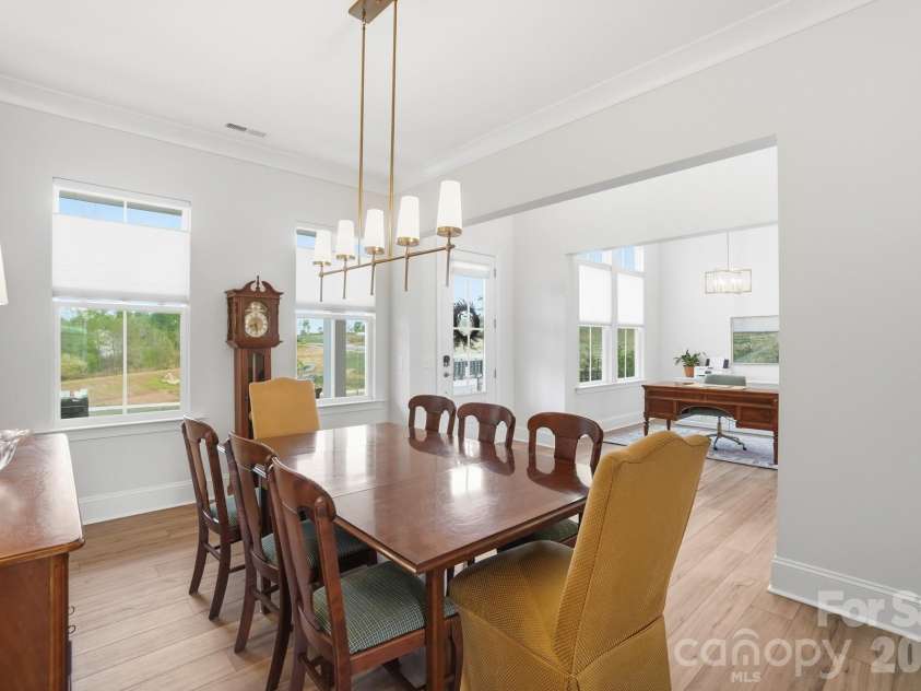 805 Lakeforest Drive, Belmont, NC 28012.  MLS# CAR4367985, YatesRealty ID 21424. Host a Dinner Party to Remember