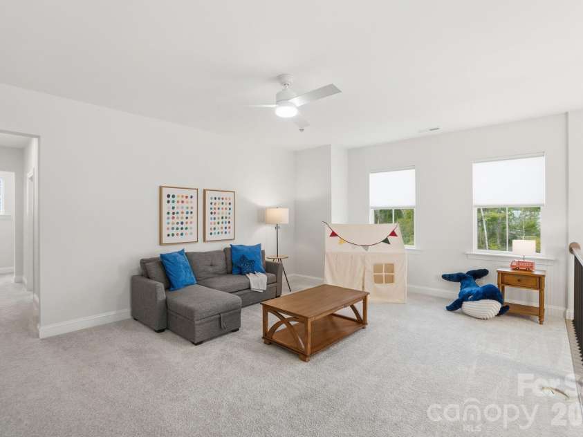 805 Lakeforest Drive, Belmont, NC 28012.  MLS# CAR4367985, YatesRealty ID 21424. Incredibly Spacious Loft w Tons of Potential