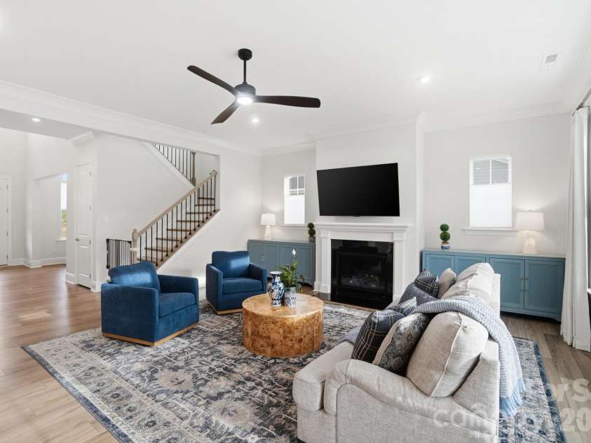 805 Lakeforest Drive, Belmont, NC 28012.  MLS# CAR4367985, YatesRealty ID 21424. Spacious Living Room