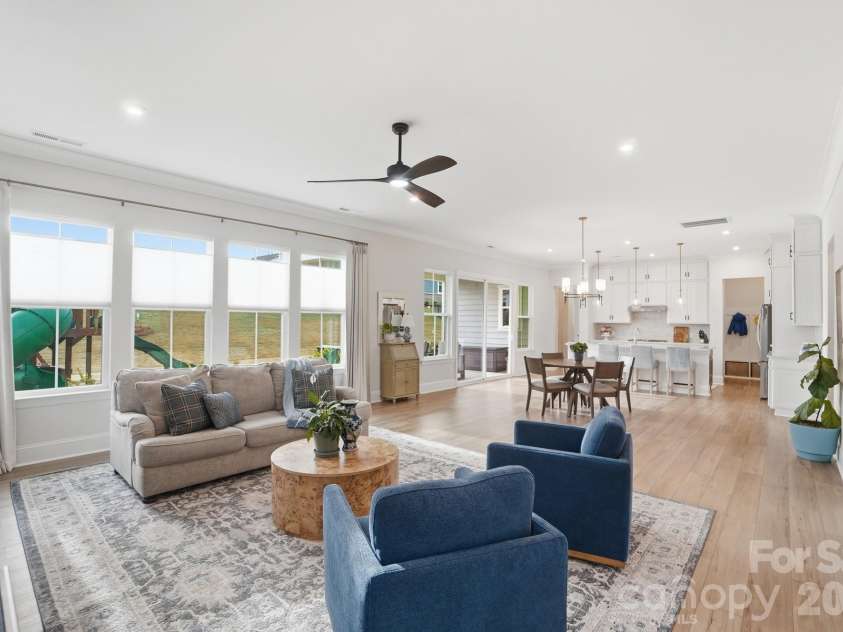 805 Lakeforest Drive, Belmont, NC 28012.  MLS# CAR4367985, YatesRealty ID 21424. Spacious Living Room