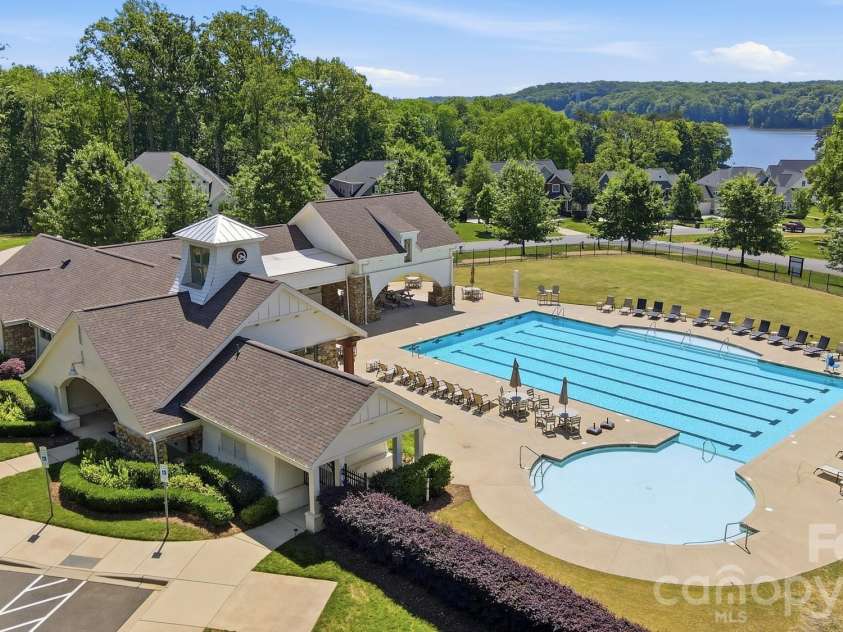 805 Lakeforest Drive, Belmont, NC 28012.  MLS# CAR4367985, YatesRealty ID 21424. Summer Fun at the Pool!