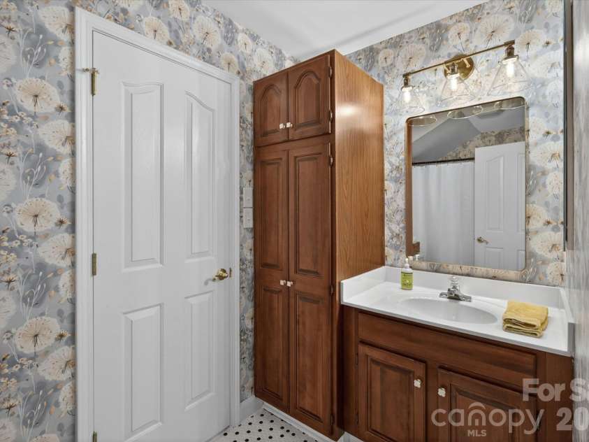 10900 Jordan Rae Lane, Charlotte, NC 28277.  MLS# CAR4379001, YatesRealty ID 21425. 