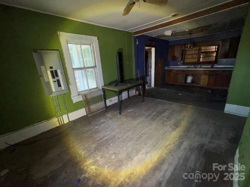 15 Vine Street, Canton, NC 28716.  MLS# CAR4266472, YatesRealty ID 21425. 