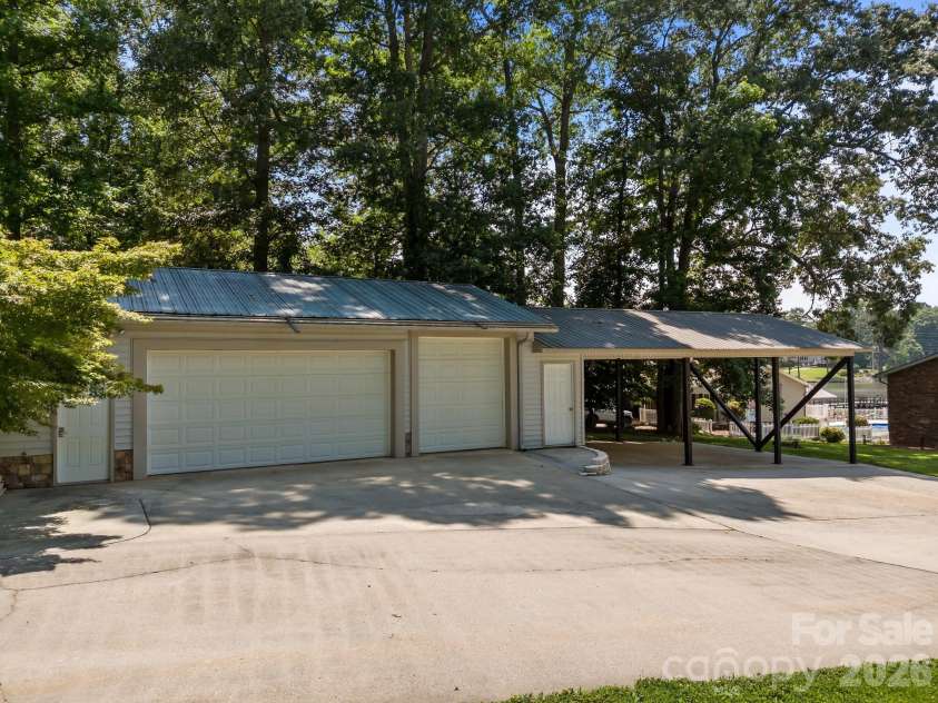 1017 Holloway Church Road, Lexington, NC 27292.  MLS# CAR4266201, YatesRealty ID 21426. 