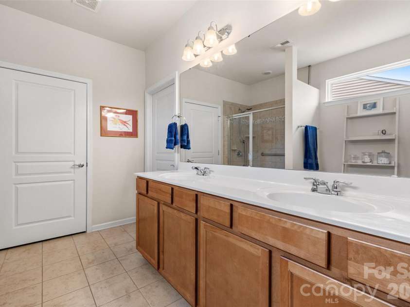 6174 Jack Thomas Drive, Fort Mill, SC 29707.  MLS# CAR4369429, YatesRealty ID 21426. 