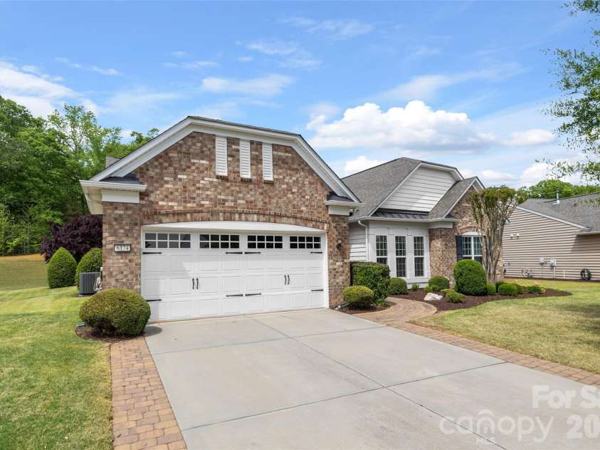 6174 Jack Thomas Drive, Fort Mill, SC 29707.  MLS# CAR4369429, YatesRealty ID 21426. 