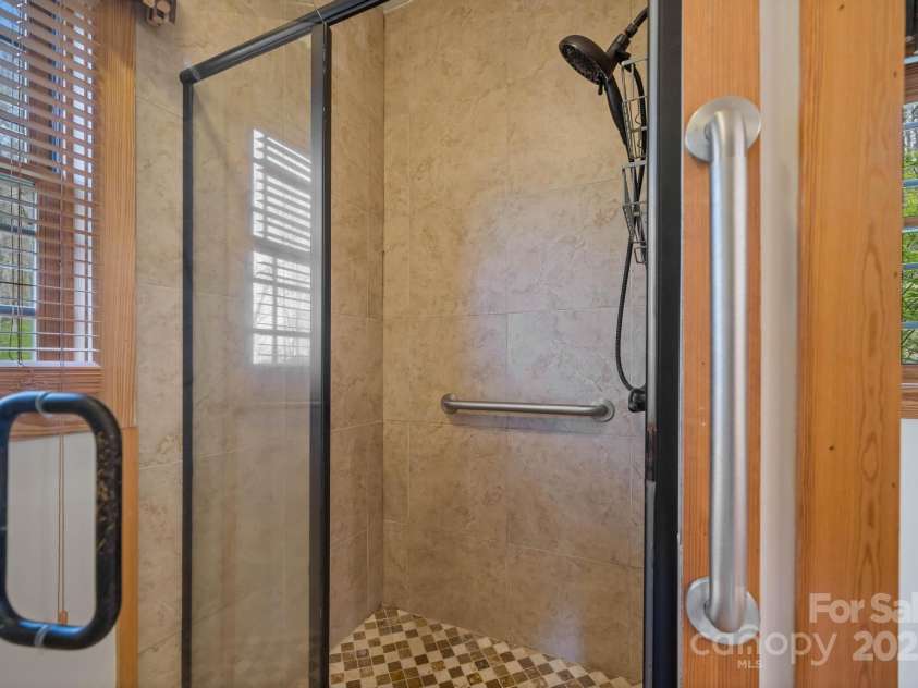 140 Spruce Hollow Road, Beech Mountain, NC 28604.  MLS# CAR4263469, YatesRealty ID 21427. 