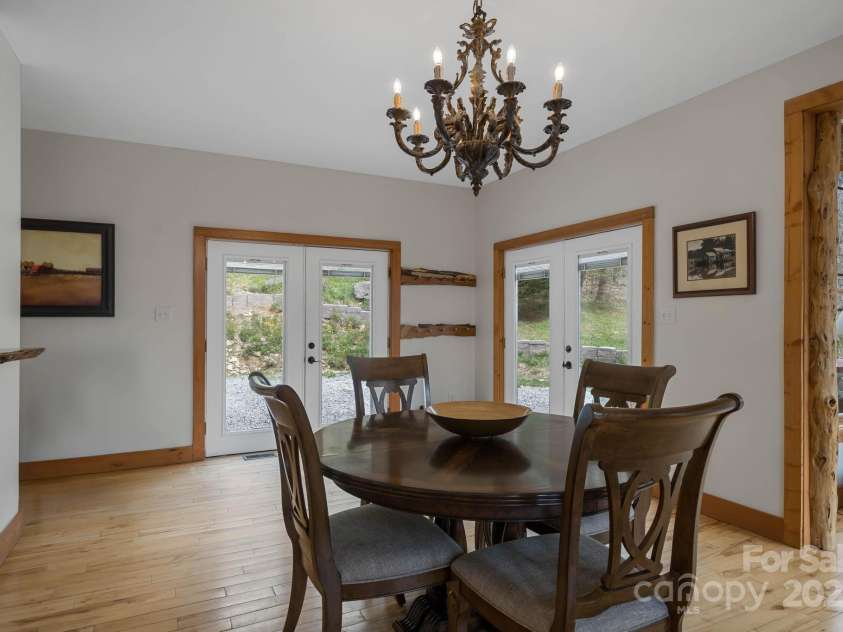140 Spruce Hollow Road, Beech Mountain, NC 28604.  MLS# CAR4263469, YatesRealty ID 21427. Dining