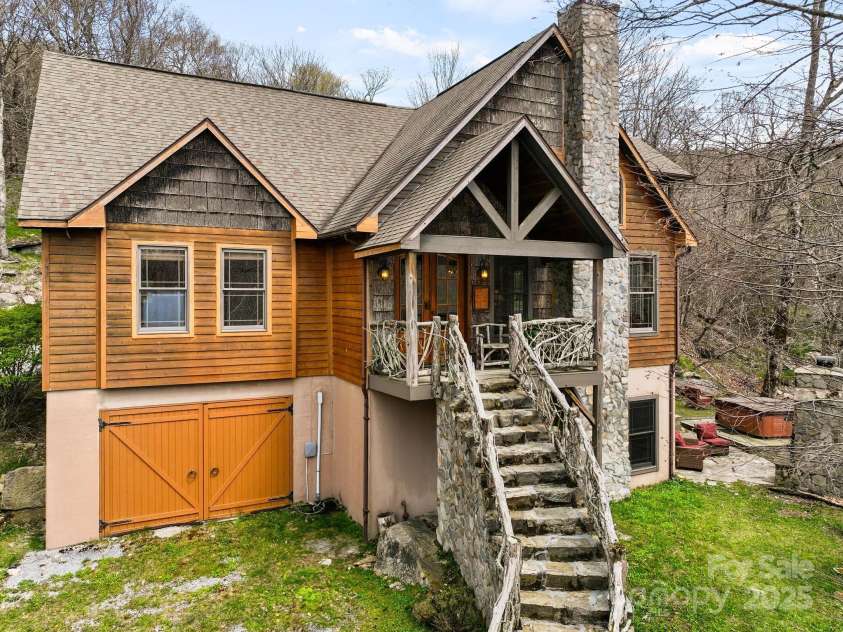 140 Spruce Hollow Road, Beech Mountain, NC 28604.  MLS# CAR4263469, YatesRealty ID 21427. Lots of Charm
