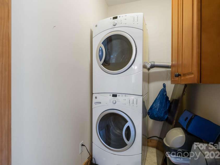 140 Spruce Hollow Road, Beech Mountain, NC 28604.  MLS# CAR4263469, YatesRealty ID 21427. Main Level Laundry