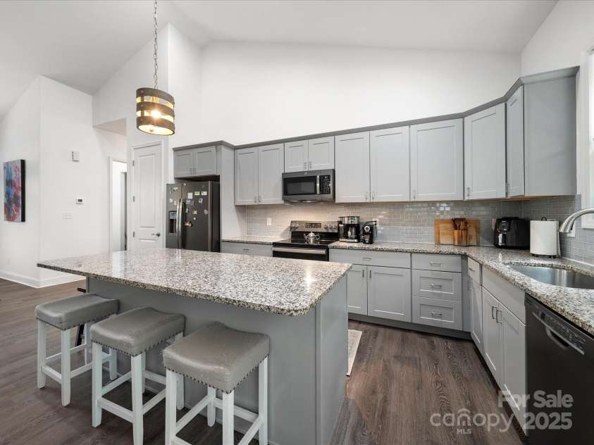 11104 Pine Grove Avenue, Mint Hill, NC 28227.  MLS# CAR4248082, YatesRealty ID 21428. KITCHEN ISLAND