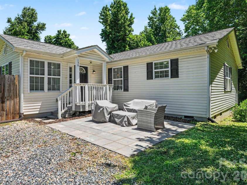 150 Waco Avenue, Kannapolis, NC 28083.  MLS# CAR4395400, YatesRealty ID 21428. 
