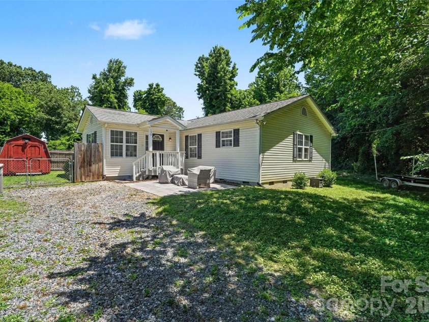 150 Waco Avenue, Kannapolis, NC 28083.  MLS# CAR4395400, YatesRealty ID 21428. 