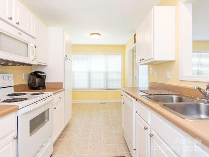 1271 Applewood Lane, York, SC 29745.  MLS# CAR4266523, YatesRealty ID 21429. Breakfast Nook