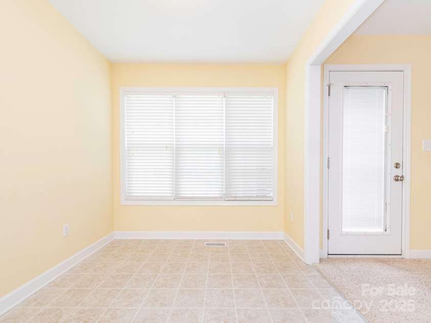 1271 Applewood Lane, York, SC 29745.  MLS# CAR4266523, YatesRealty ID 21429. Breakfast Nook