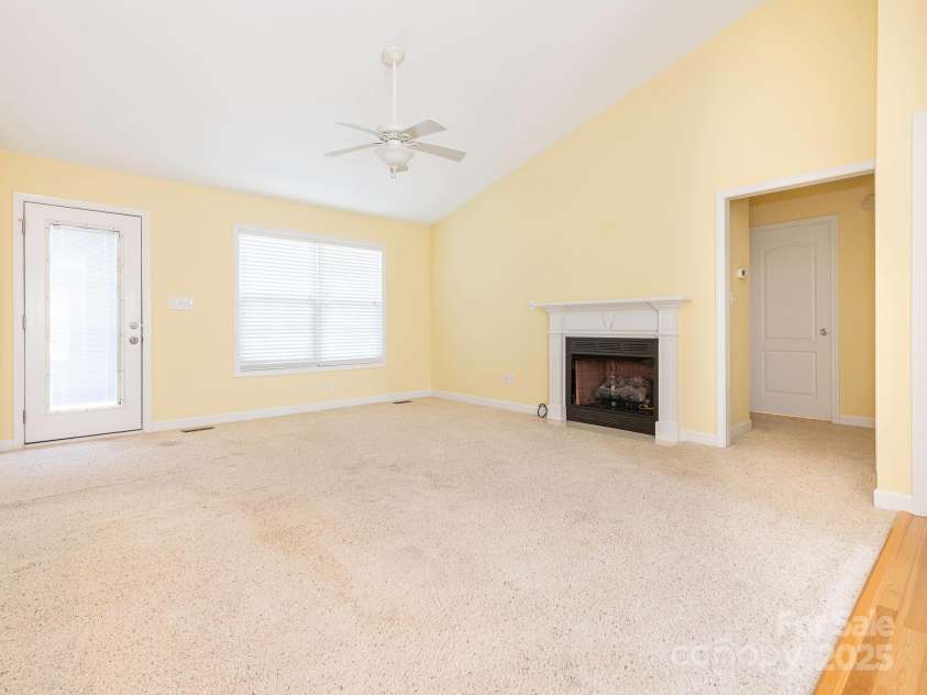 1271 Applewood Lane, York, SC 29745.  MLS# CAR4266523, YatesRealty ID 21429. Family Room