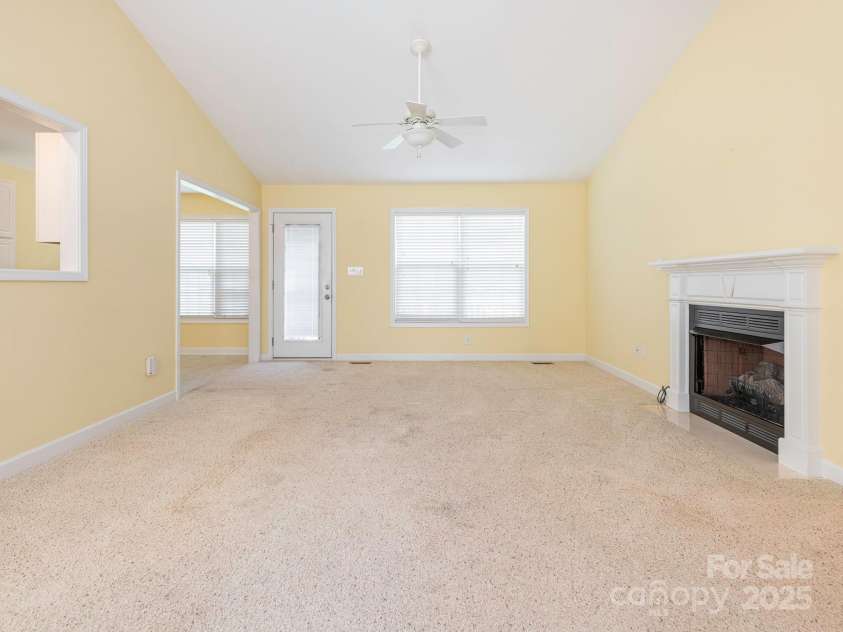 1271 Applewood Lane, York, SC 29745.  MLS# CAR4266523, YatesRealty ID 21429. Family Room