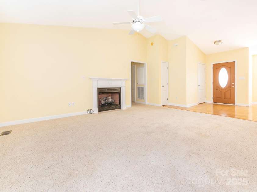 1271 Applewood Lane, York, SC 29745.  MLS# CAR4266523, YatesRealty ID 21429. Family Room & entryway