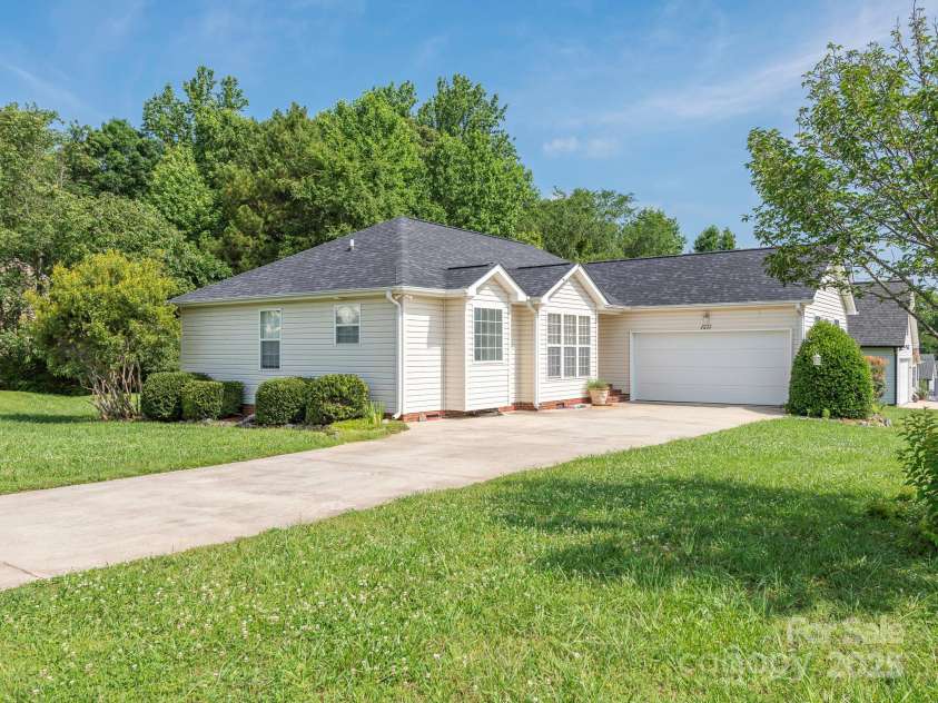 1271 Applewood Lane, York, SC 29745.  MLS# CAR4266523, YatesRealty ID 21429. Front Exterior