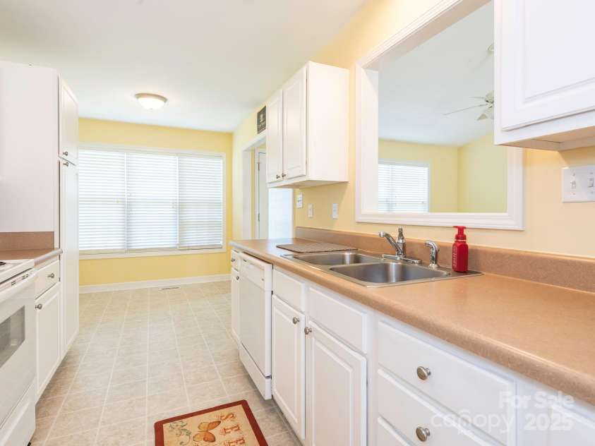 1271 Applewood Lane, York, SC 29745.  MLS# CAR4266523, YatesRealty ID 21429. Kitchen