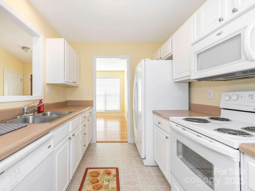 1271 Applewood Lane, York, SC 29745.  MLS# CAR4266523, YatesRealty ID 21429. Kitchen