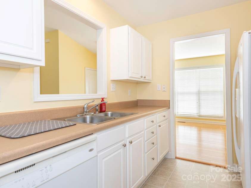 1271 Applewood Lane, York, SC 29745.  MLS# CAR4266523, YatesRealty ID 21429. Kitchen