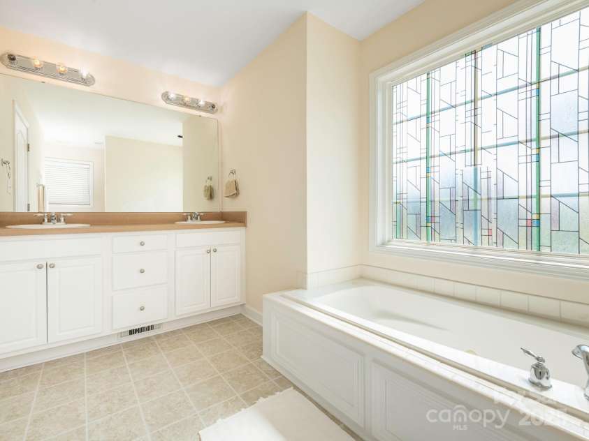 1271 Applewood Lane, York, SC 29745.  MLS# CAR4266523, YatesRealty ID 21429. Primary Bathroom