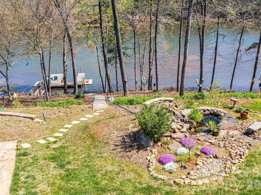 4726 Crystal Falls Avenue, Hickory, NC 28601.  MLS# CAR4367330, YatesRealty ID 21429. 