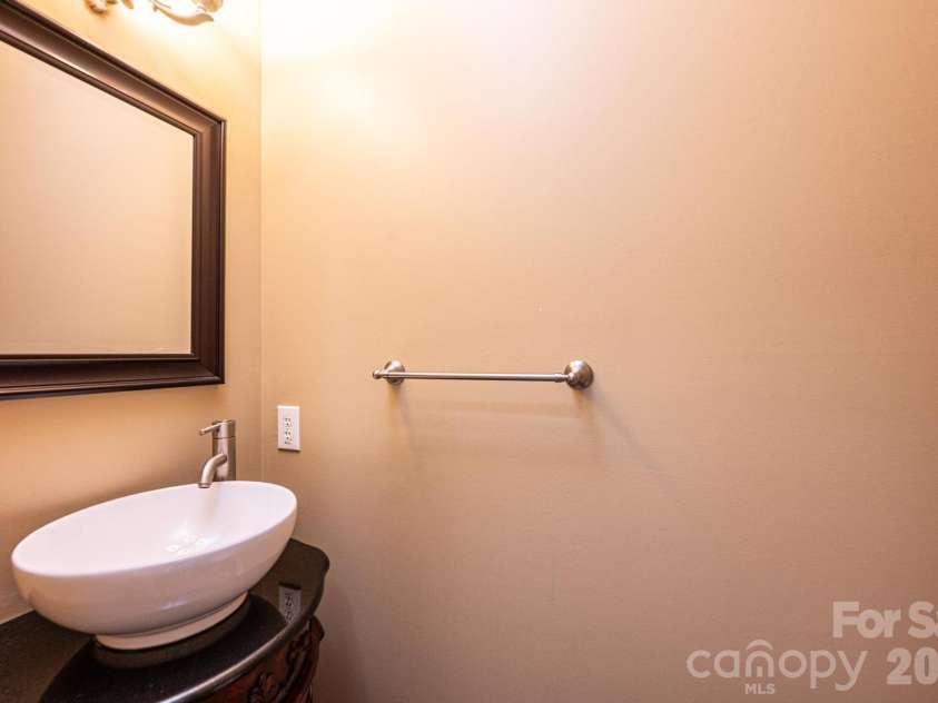 4726 Crystal Falls Avenue, Hickory, NC 28601.  MLS# CAR4367330, YatesRealty ID 21429. 