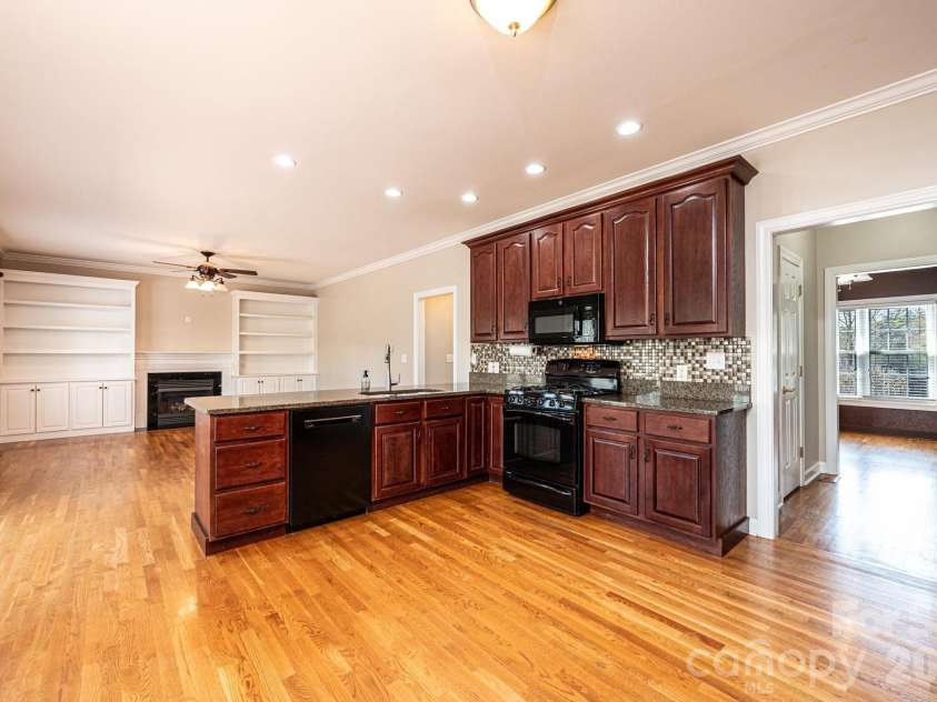 4726 Crystal Falls Avenue, Hickory, NC 28601.  MLS# CAR4367330, YatesRealty ID 21429. 